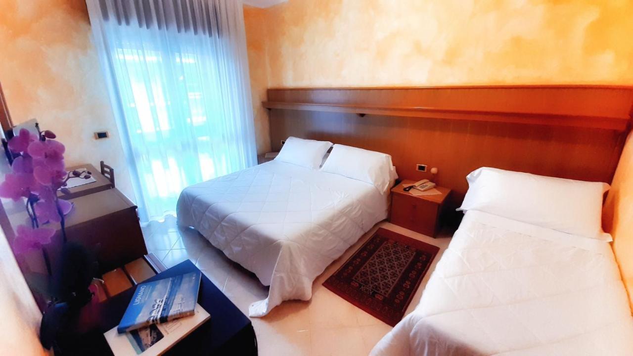 Hotel & Wellness Fra I Pini リニャーノ・サッビアドーロ エクステリア 写真