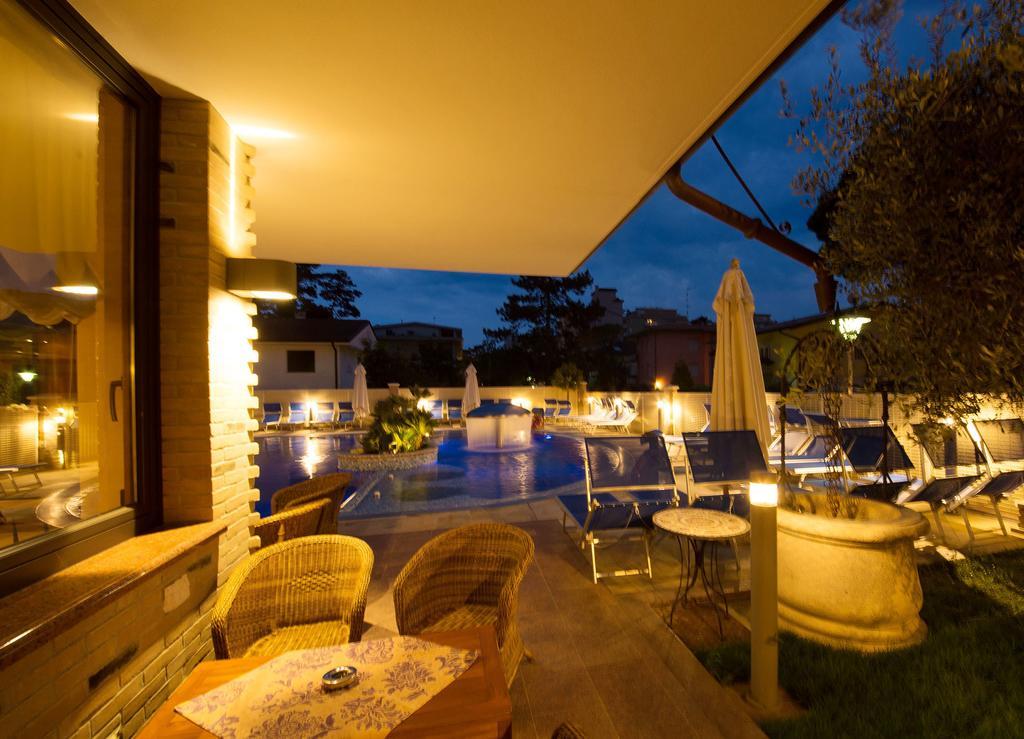 Hotel & Wellness Fra I Pini リニャーノ・サッビアドーロ エクステリア 写真