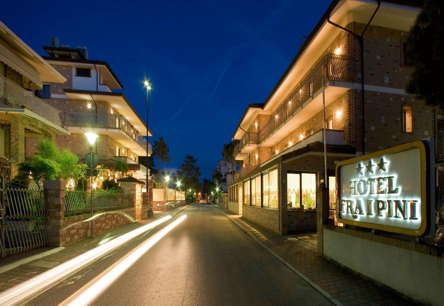 Hotel & Wellness Fra I Pini リニャーノ・サッビアドーロ エクステリア 写真