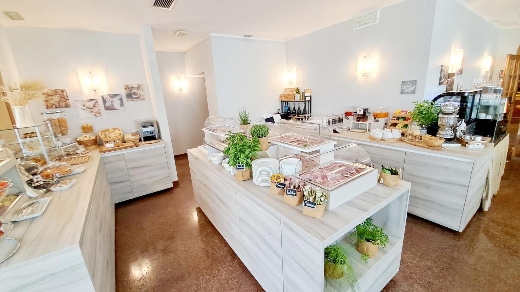 Hotel & Wellness Fra I Pini リニャーノ・サッビアドーロ エクステリア 写真