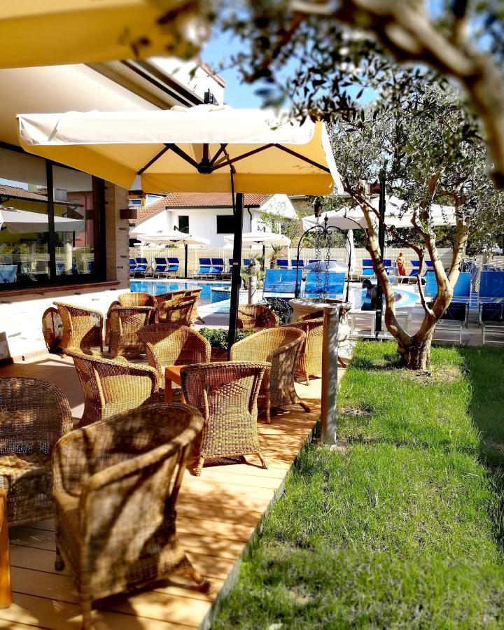 Hotel & Wellness Fra I Pini リニャーノ・サッビアドーロ エクステリア 写真